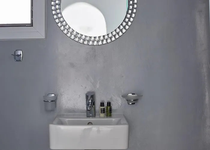 آيوبا سانتوريني *