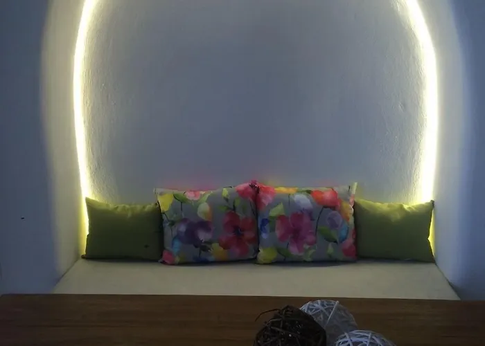 آيوبا سانتوريني *