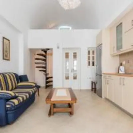 아요바 산토리니 * 이메로비글리