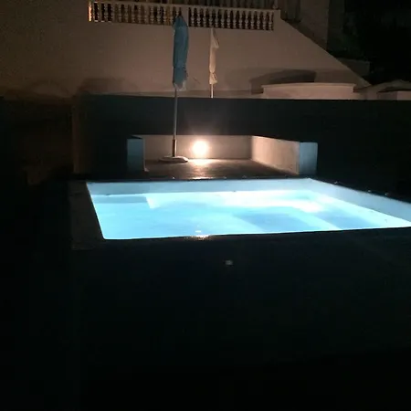 아요바 산토리니 * 이메로비글리